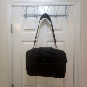 Targus Business Commuter Laptop Briefcase Black TBT266-70 Messenger Crossbody